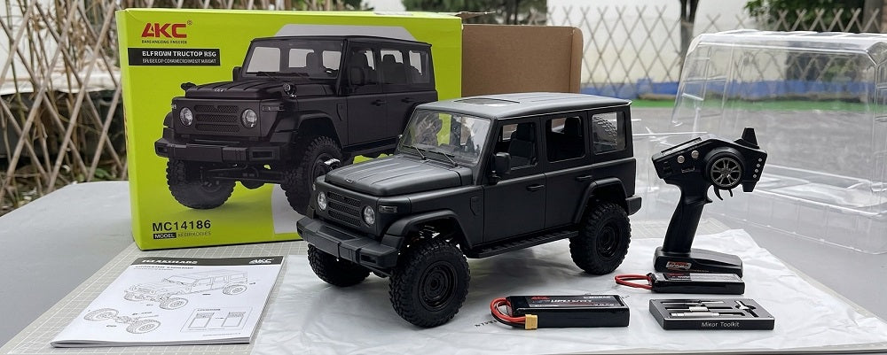 What accessories are included in the package of MN Model MN212 RC crawler?