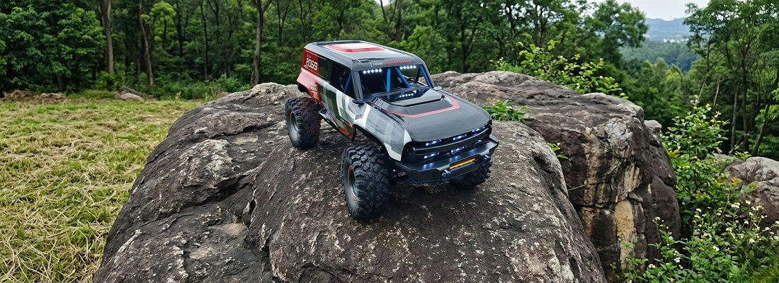 What axle setup does MJX Hyper Go H18P adopt for improved off-road capability?