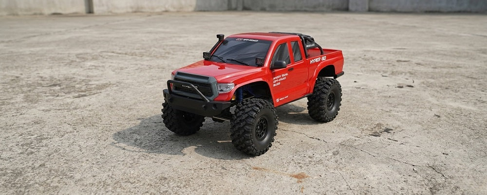 Does MJX Hyper Go H8E RC car come with linked headlights?