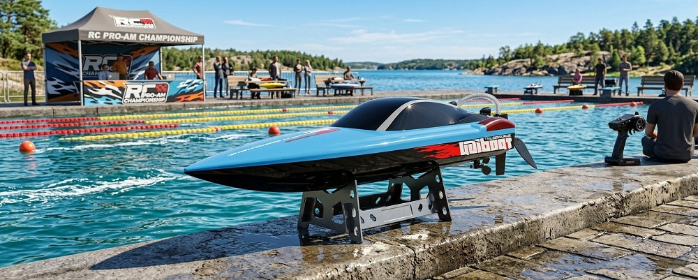 Does the UDI025 RC boat require manual frequency pairing after installing the battery?