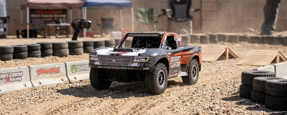 What special features do the dedicated body straps of YIKONG 8081 RC car offer?